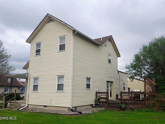 2nd image of 407 E 2nd St