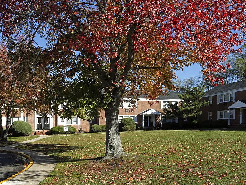 Country Club Apartments