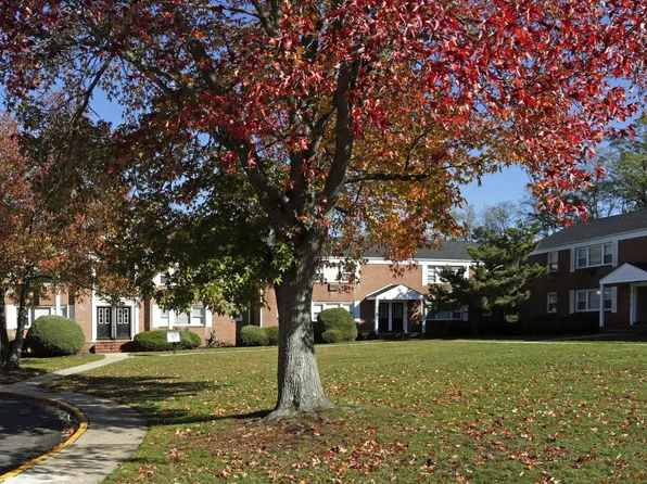 Country Club Apartments