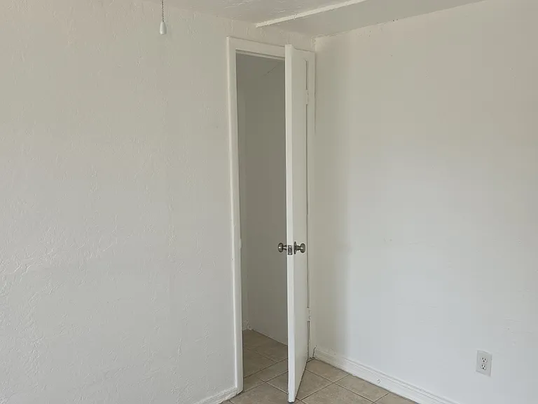 3818 W Portland St — Photo 12