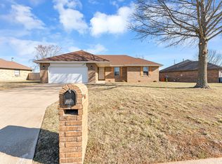 1209 W Butterfield Dr, Nixa, MO 65714