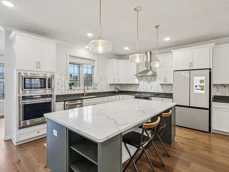 21 Dahlia Dr — Photo 5