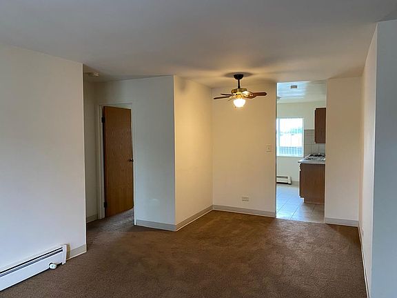 5th image of 361 W Hawthorne Cir APT 3
