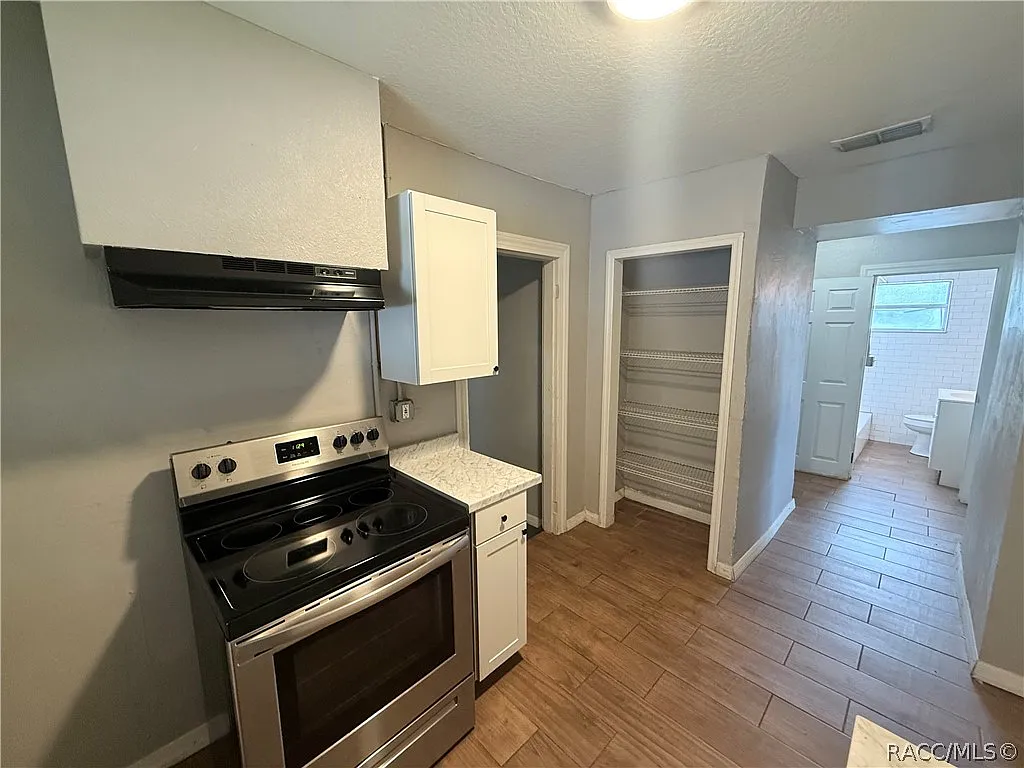 2 bed, 700 sqft, $1,200 — Photo 4