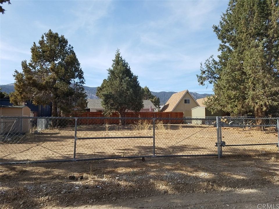 1st image of 2140 2nd St