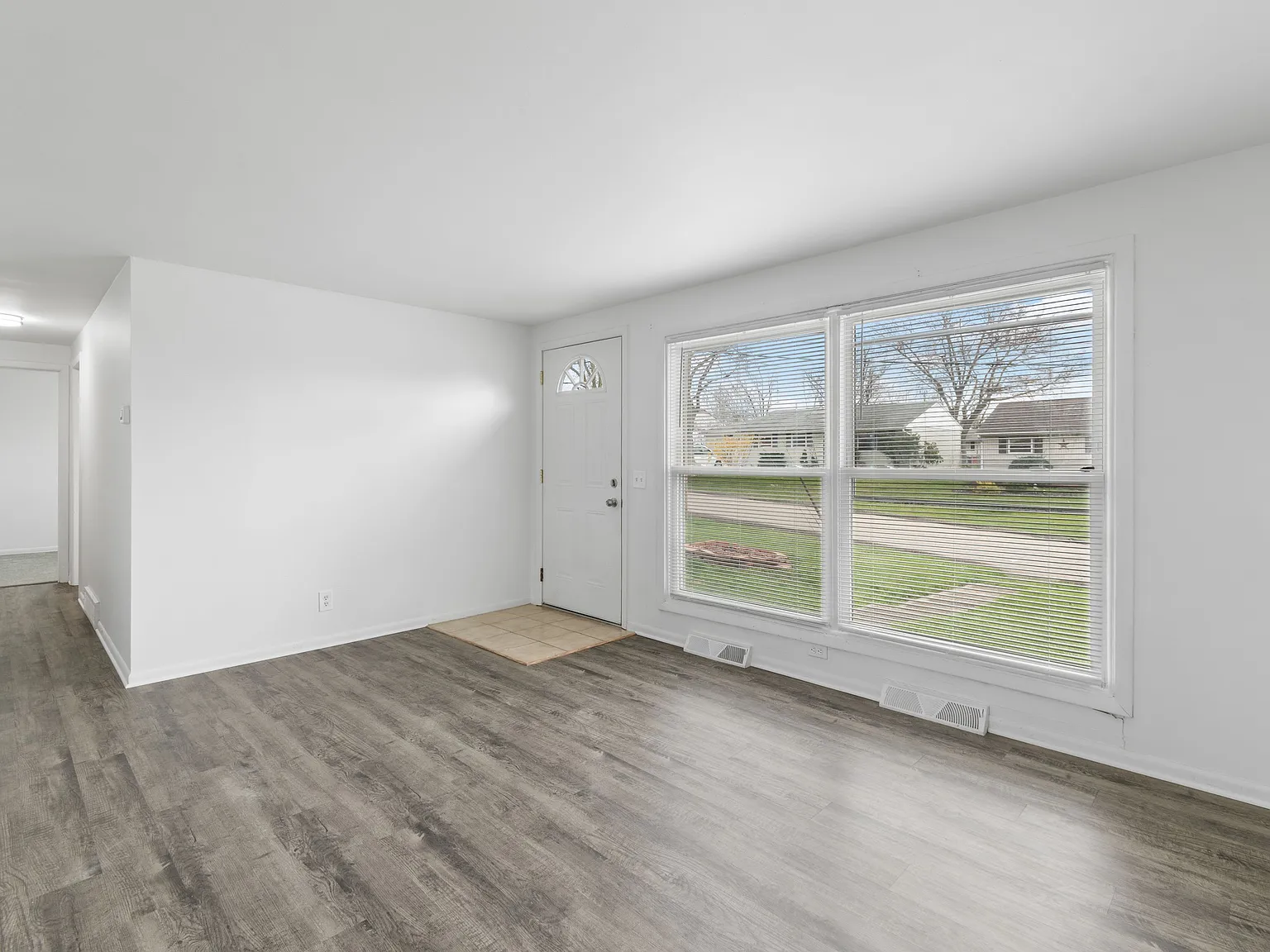 3 bed, 1.5 bath, 1500 sqft, $1,500 — Photo 2