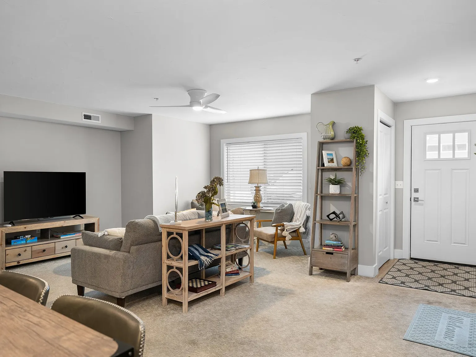 2 bed, 1150 sqft, $2,000 — Photo 3