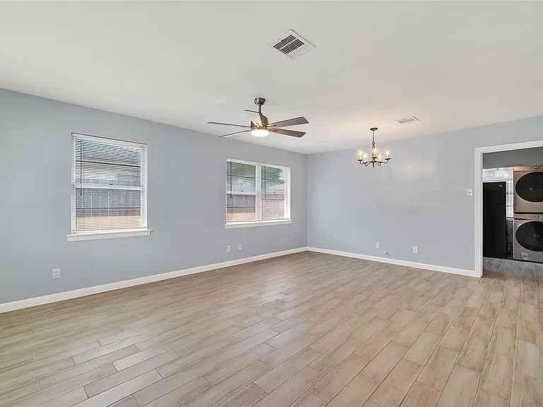 3428 Bradford St — Photo 8