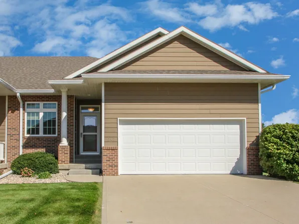 242 Brookline Trl, Dakota Dunes, SD 57049