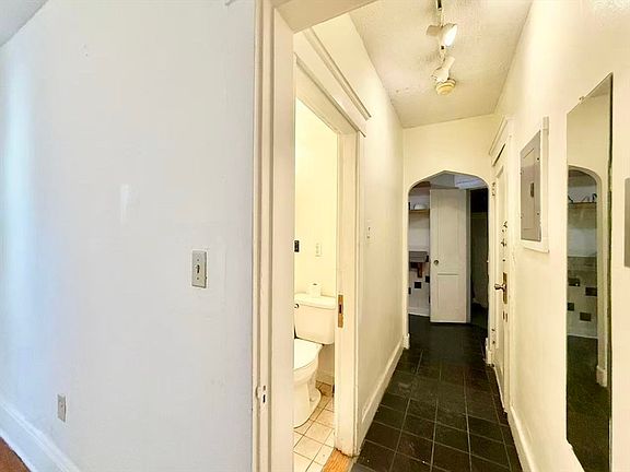 2nd image of 26 Chiswick Rd APT 6