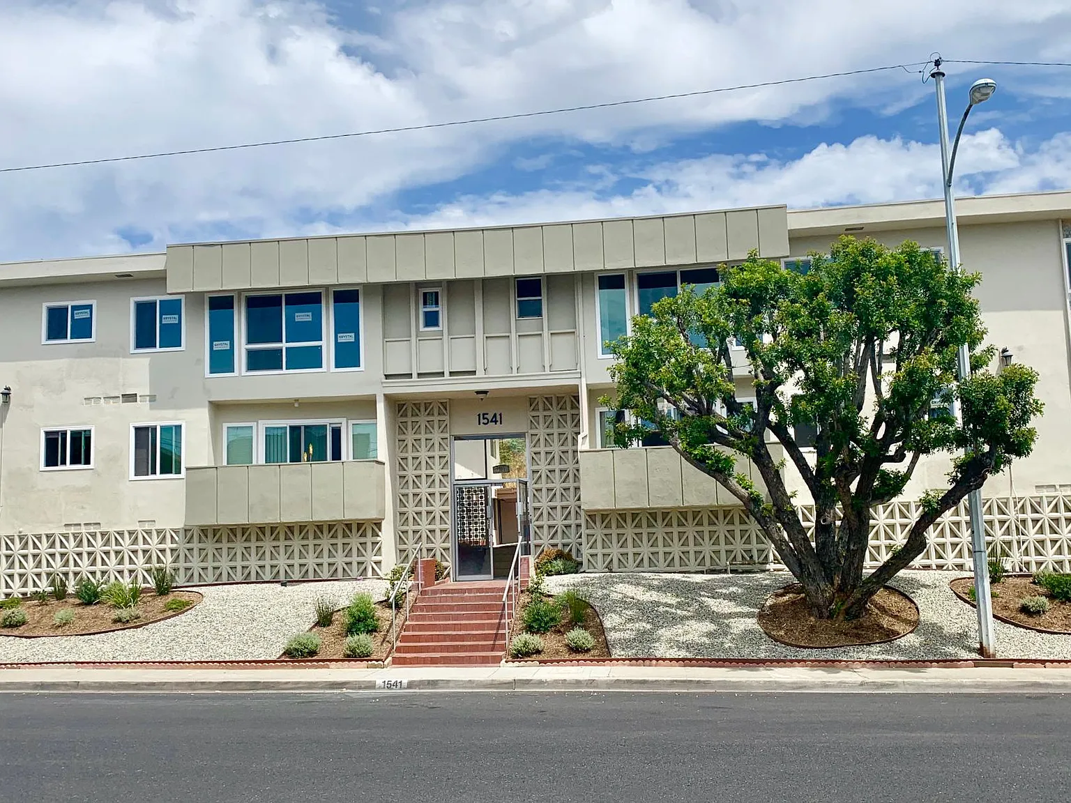 2 bed, 1.5 bath, 900 sqft, $2,300 — Photo 1