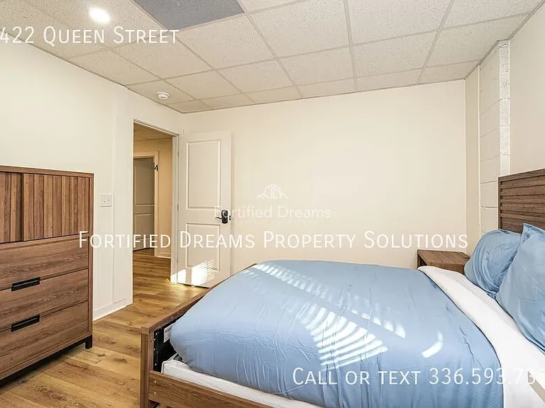 2422 Queen St — Photo 13