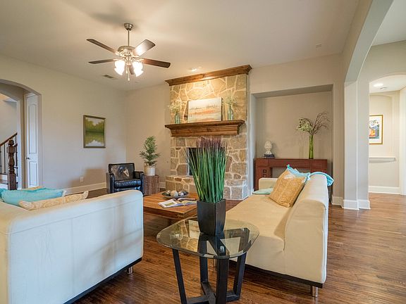 5th image of 513 Lavaine Ln