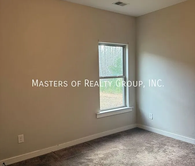 401 White Oak Cir — Photo 1