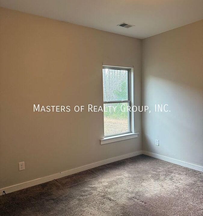1st image of 401 White Oak Cir