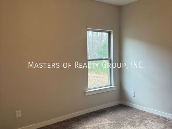 401 White Oak Cir