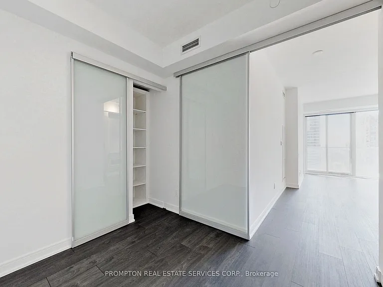 3 Gloucester St #1010 — Photo 17