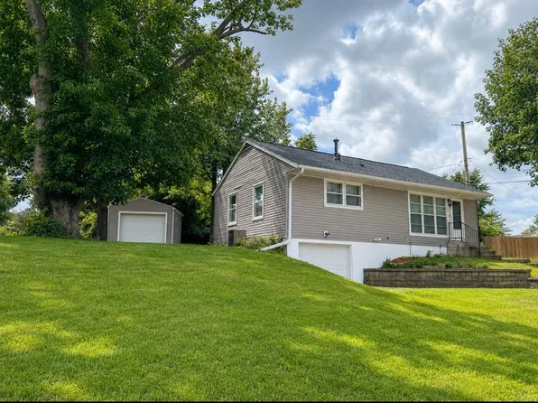1101 38th St SE, Cedar Rapids, IA 52403