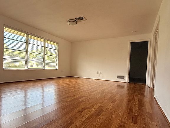 5th image of 161 Pebble Beach Cir