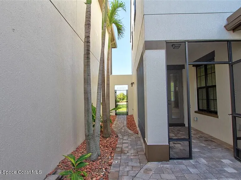8810 Napolo Dr — Photo 13