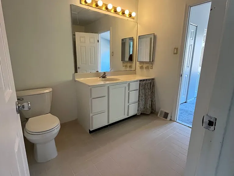 172 Windham Ct — Photo 21