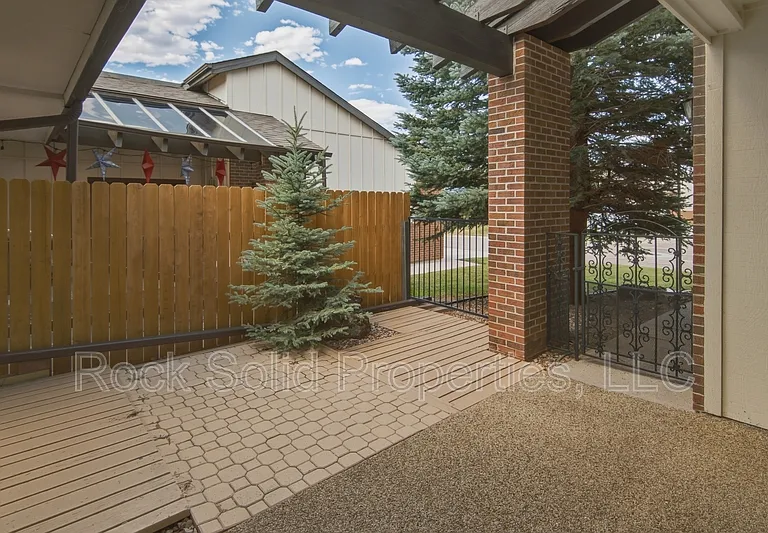 5416 Meadowbrook Dr — Photo 30