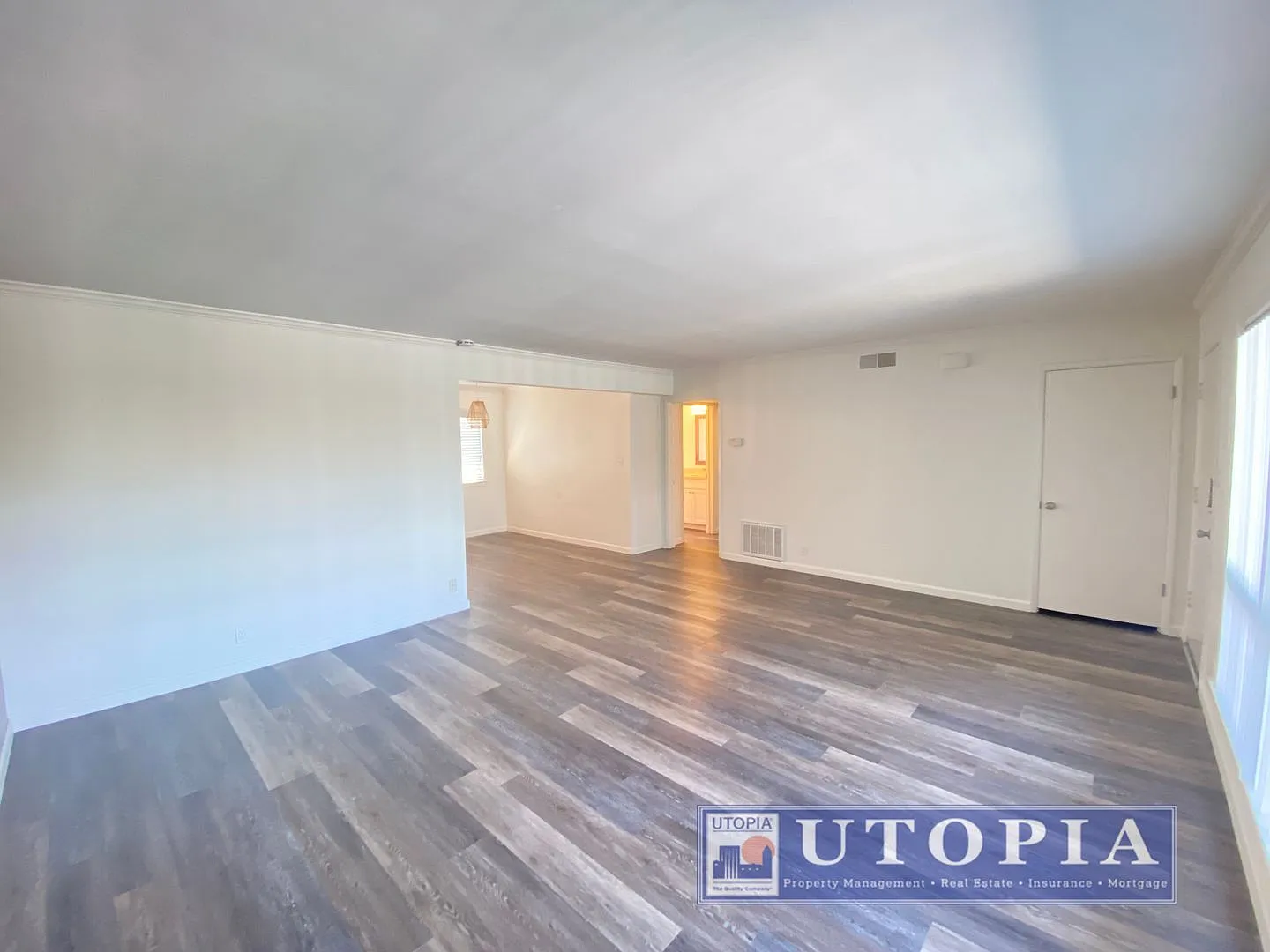 Charming Top floor, 2 bedroom 1-bathroom apartment located on East Cliff Drive — Photo 4