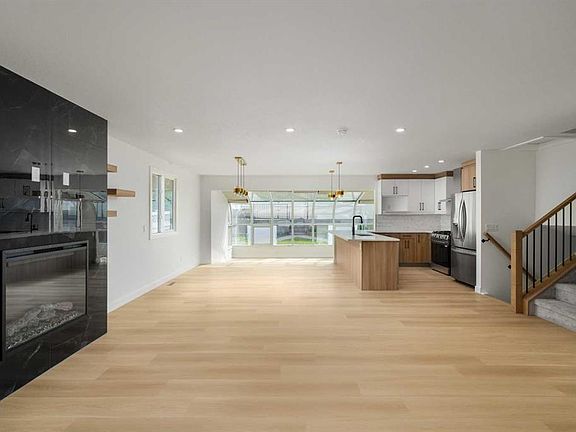 3rd image of 312 W Queensland Rd SE
