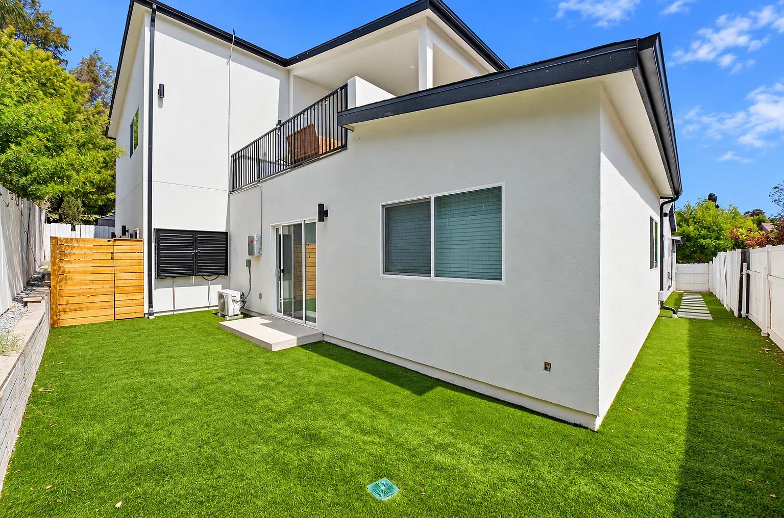 2 bed, 628 sqft, $2,750 — Photo 1