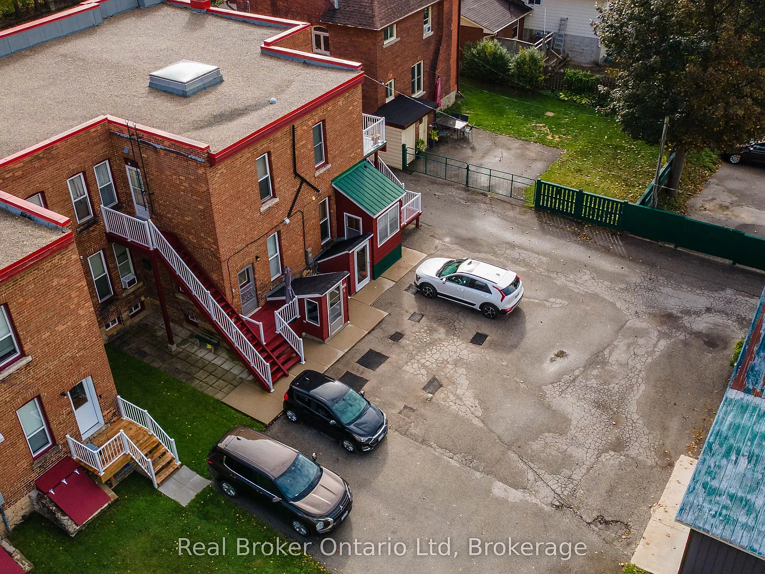 3 bed, $1,400 — Photo 3