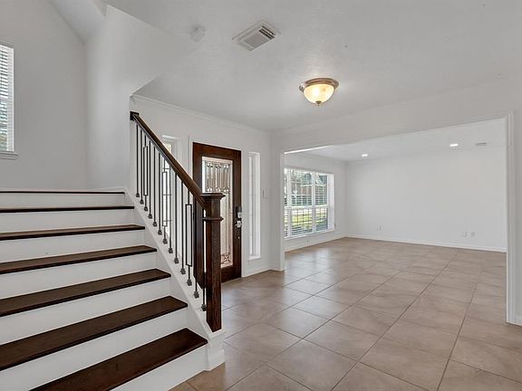 3rd image of 4422 Warwick Dr