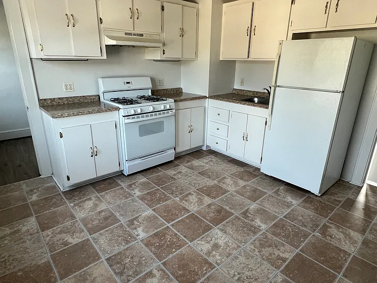 328 Jackson Ave #3 — Photo 7