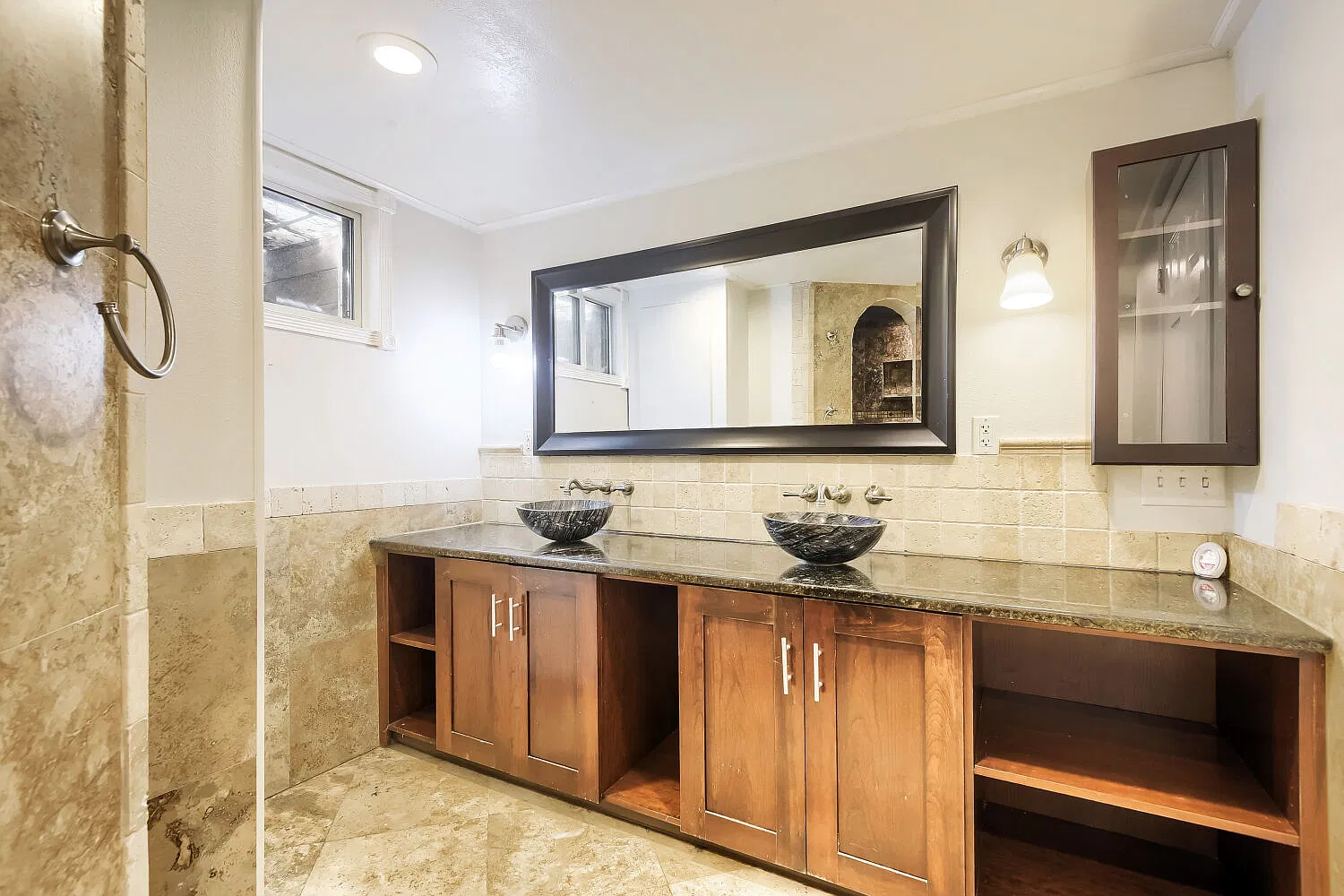 2 bed, 1000 sqft, $1,575 — Photo 4