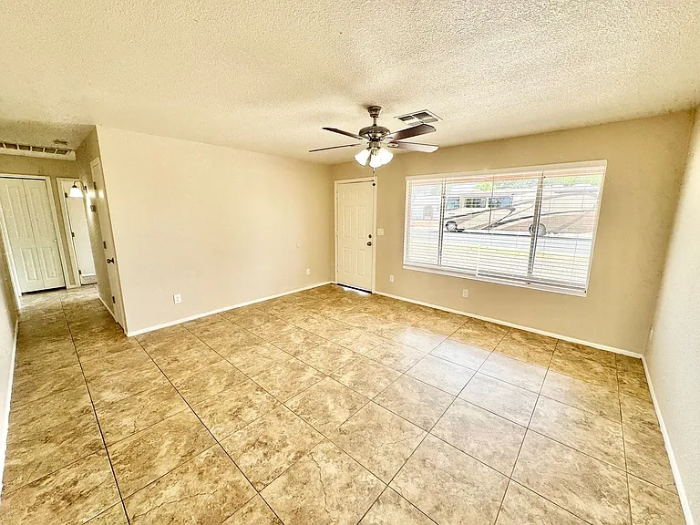 8544 W Lawrence Ln — Photo 4