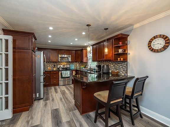 3rd image of 17621 Creekside Dr