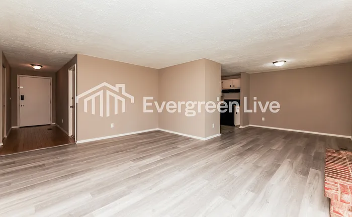 4911 Larchview Dr — Photo 4