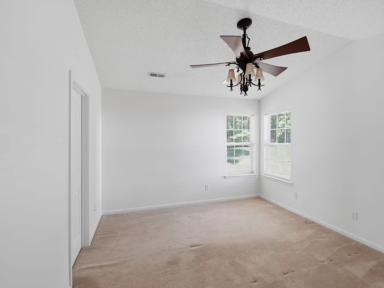 9740 Veronica Dr — Photo 15