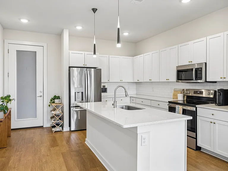 600 E Trinity Ln #208 — Photo 4