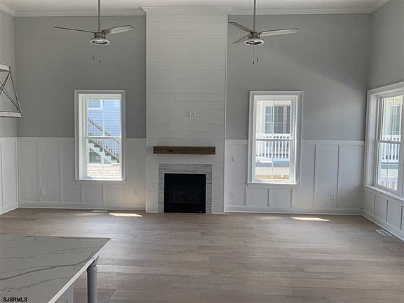 5th image of 1448 Asbury Ave APT 2