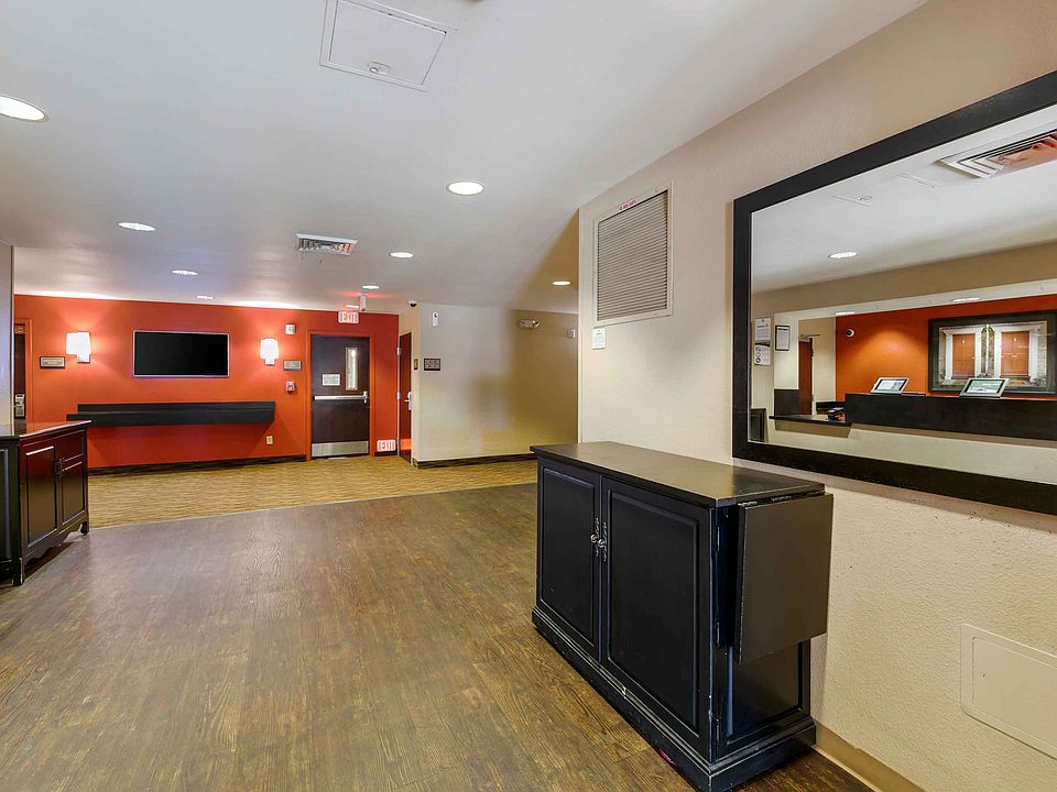 Lobby and Guest Check-in