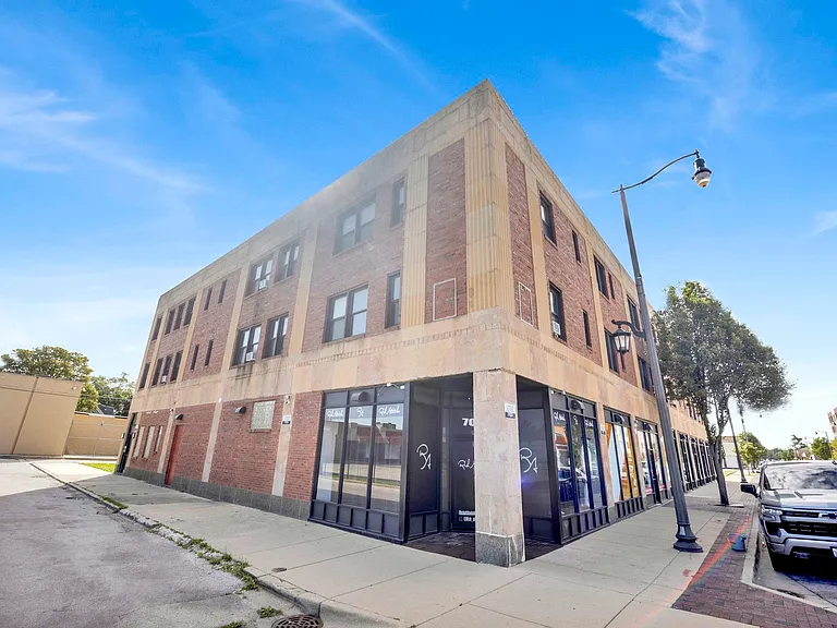 414 W Walnut St #304 — Photo 11