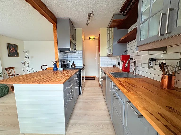 313 20th Ave SW #402 — Photo 38
