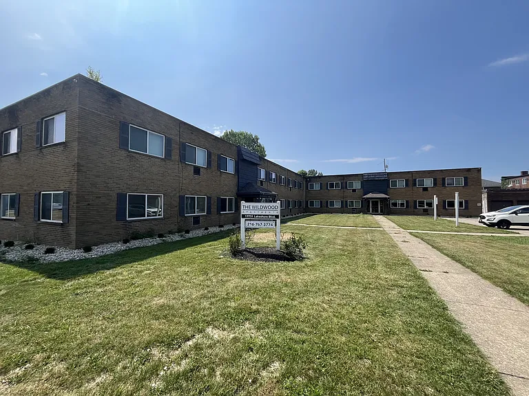 17731 Lakeshore Blvd #5 — Photo 10