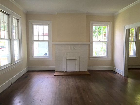 5th image of 907 Saint David St