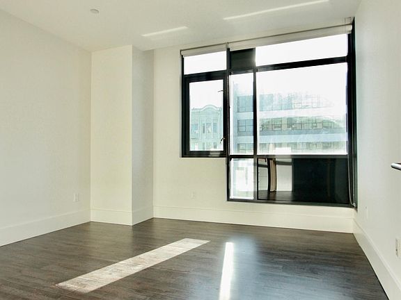 3rd image of 818 Van Ness Ave #507