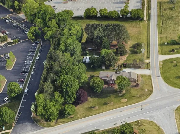 1300 Pleasant Ridge Rd, Greensboro, NC 27409