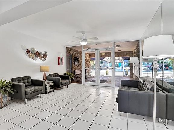 4th image of 1475 SE 15th St APT 111