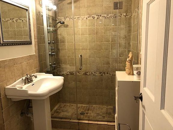 5th image of 235 W Park Ave #10