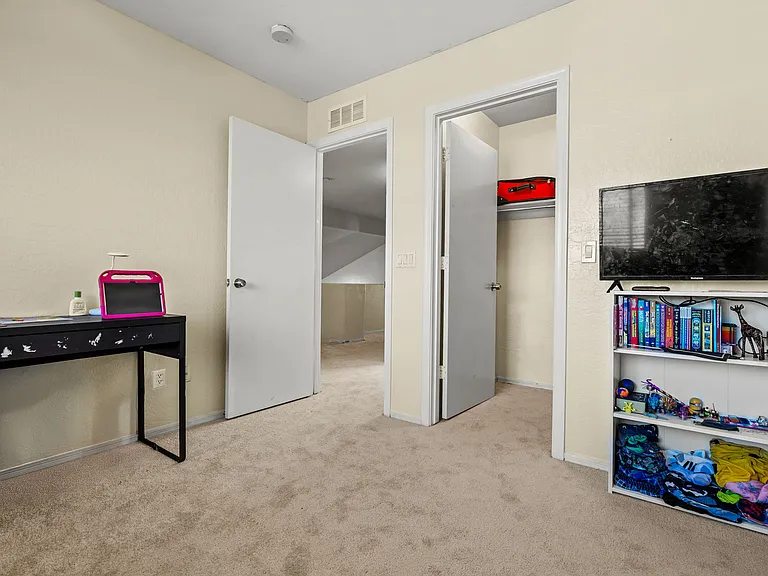 3299 E Boston St — Photo 34