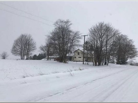 Exterior Neighborhood (street photo)